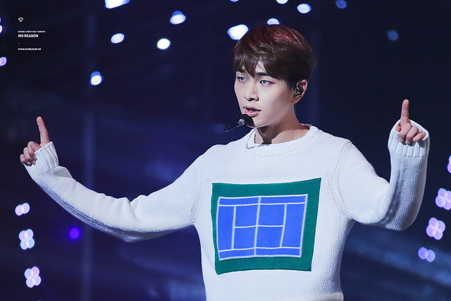 151125 Onew @ MBN Hero Concert 23111920520_ba18df71a7_z
