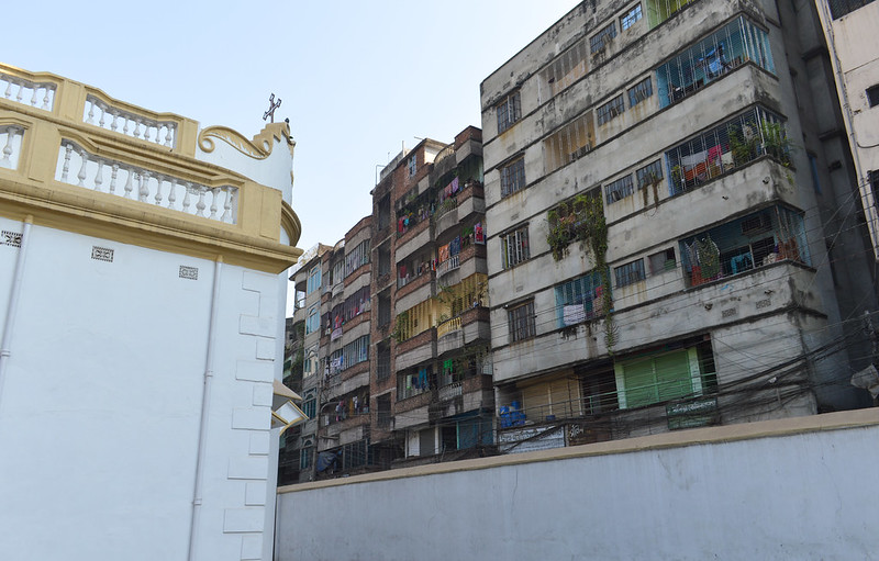 Apartment buildings in Dhaka<br/>© <a href="https://flickr.com/people/10345599@N03" target="_blank" rel="nofollow">10345599@N03</a> (<a href="https://flickr.com/photo.gne?id=30569828554" target="_blank" rel="nofollow">Flickr</a>)