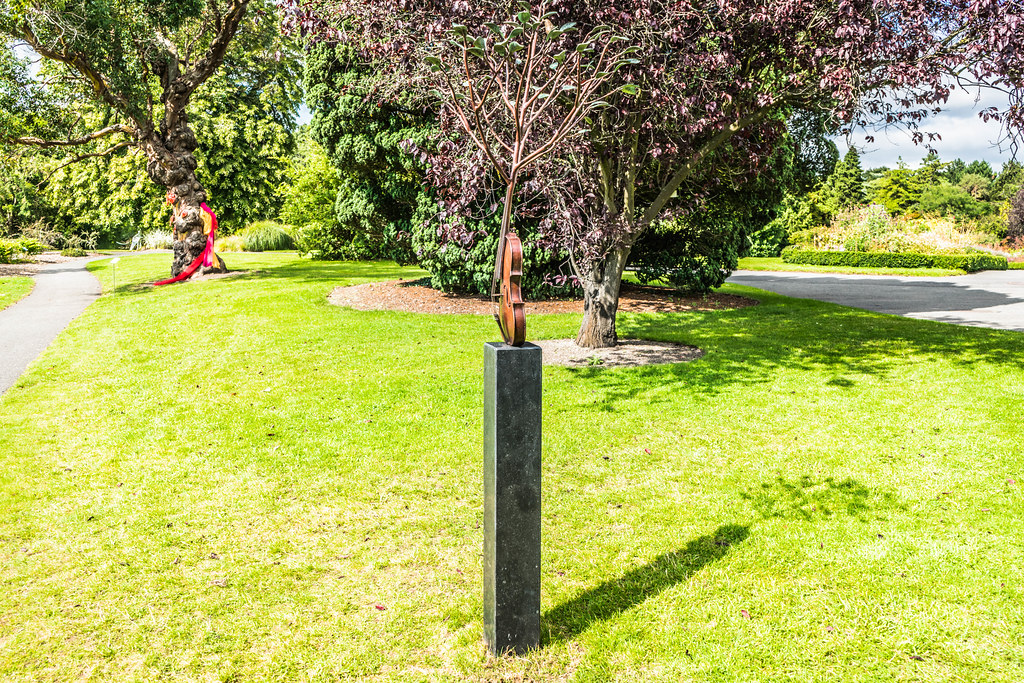 SPRING SYMPHONY BY DAVID McGLYNN [SCULPTURE IN CONTEXT 2015]REF-107758
