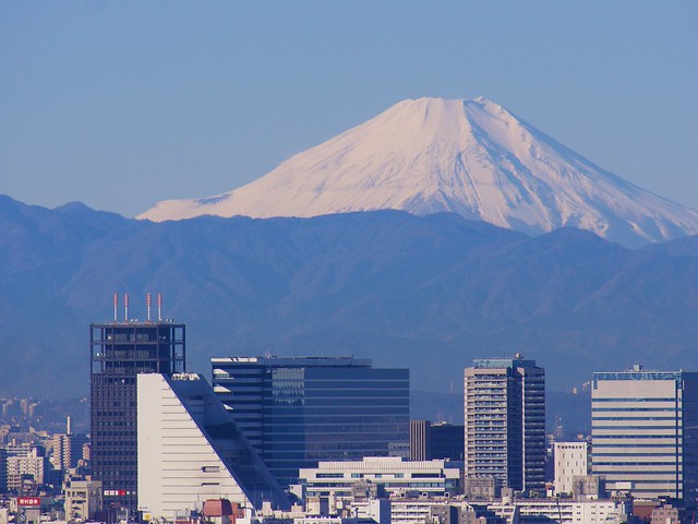 ここ数日の寒さの間に、富士山も一段と雪化...