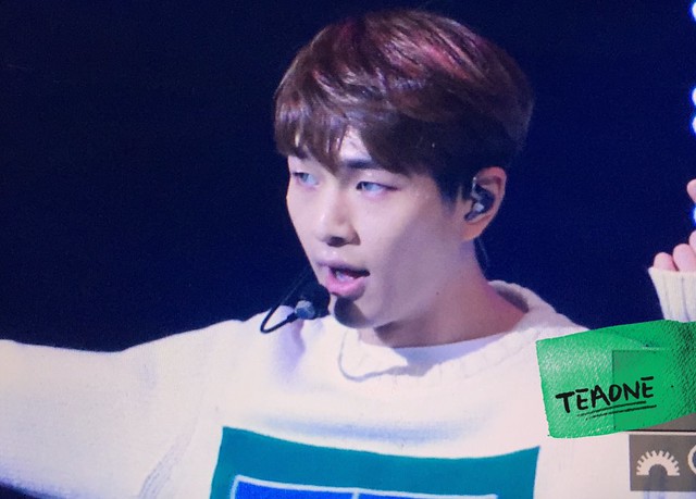 151125 Onew @ MBN Hero Concert 23020372480_0a9e24cc07_z