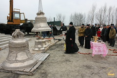 19. Consecrating and raising of the domes in Karmazinovka / Освящение и поднятие колоколов в Кармазиновке. 10 ноября 2010 г