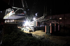 Fanger Liebherr LR 1750/2 Kran ( Traglast 750 t - Hubhöhe 191 m - Breite 10.30m - Vmax 1.65 km/h - Grösster Raupenkran der Schweiz ) beim Einbau der neuen Brücke bei Bern Wylerfeld im Kanton Bern der Schweiz