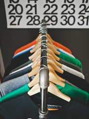 Anglų lietuvių žodynas. Žodis clothes-rack reiškia drabužių stovas lietuviškai.
