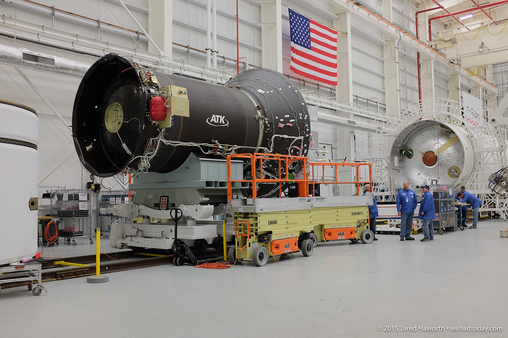 Центры авиакосмической промышленности. Antares РД-181 двигатель. Космическая промышленность. Аэрокосмическая отрасль США. Космическая промышленность США.
