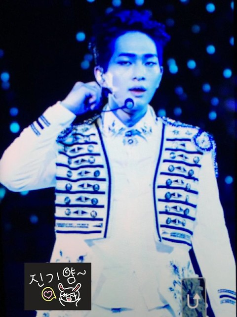 150816 Onew @ 'SHINee World Concert IV in Taipei' 20616648626_21cf6a9565_z