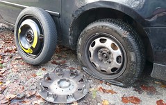 Anglų lietuvių žodynas. Žodis spare tire reiškia atsarginis ratas lietuviškai.