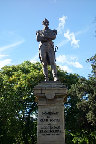 Sur une des grandes avenues, une statut de Simón Bolívar, le libérateur de la Bolivie (entre autres pays !)