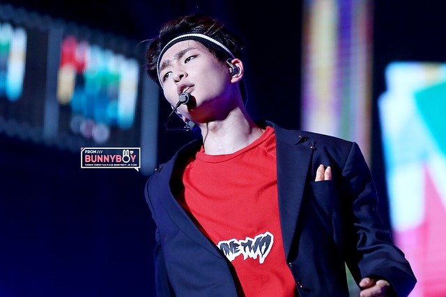 150816 Onew @ 'SHINee World Concert IV in Taipei' 20531461708_3145ec3308_z
