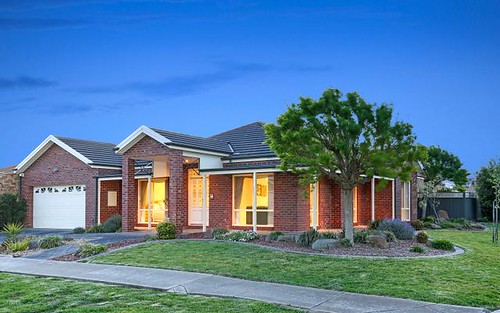 7 Newell Cl, Taylors Lakes VIC 3038