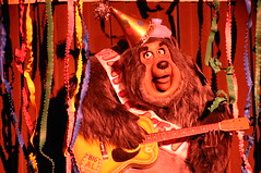 Big Al at the Country Bear Christmas Special • <a style="font-size:0.8em;" href="http://www.flickr.com/photos/28558260@N04/31333907856/" target="_blank">View on Flickr</a>