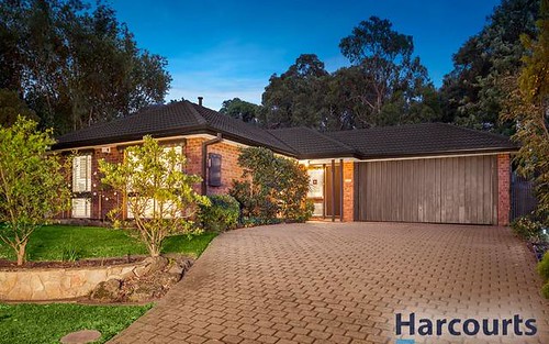 15 Landsdale Cr, Wantirna South VIC 3152