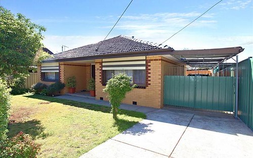 30 Kings Rd, St Albans VIC 3021