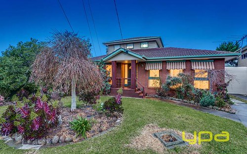 27 Strathmore Cr, Hoppers Crossing VIC 3029