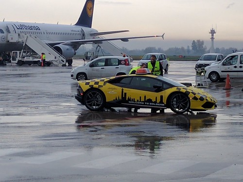 Lamborghini Huracan в аэропорту Болоньи