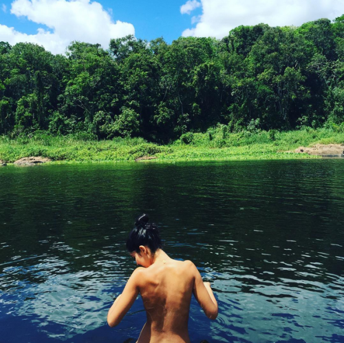 Manda nudes! Bela Gil surge nua no Instagram e rende coment&aacute;rios