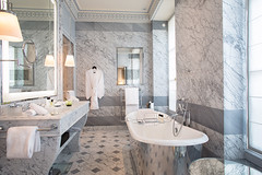 La-Reserve-Paris-Suite-Bathroom-2