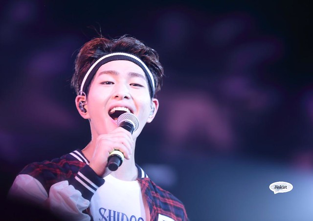 150816 Onew @ 'SHINee World Concert IV in Taipei' 20555899950_3f62e562d8_z