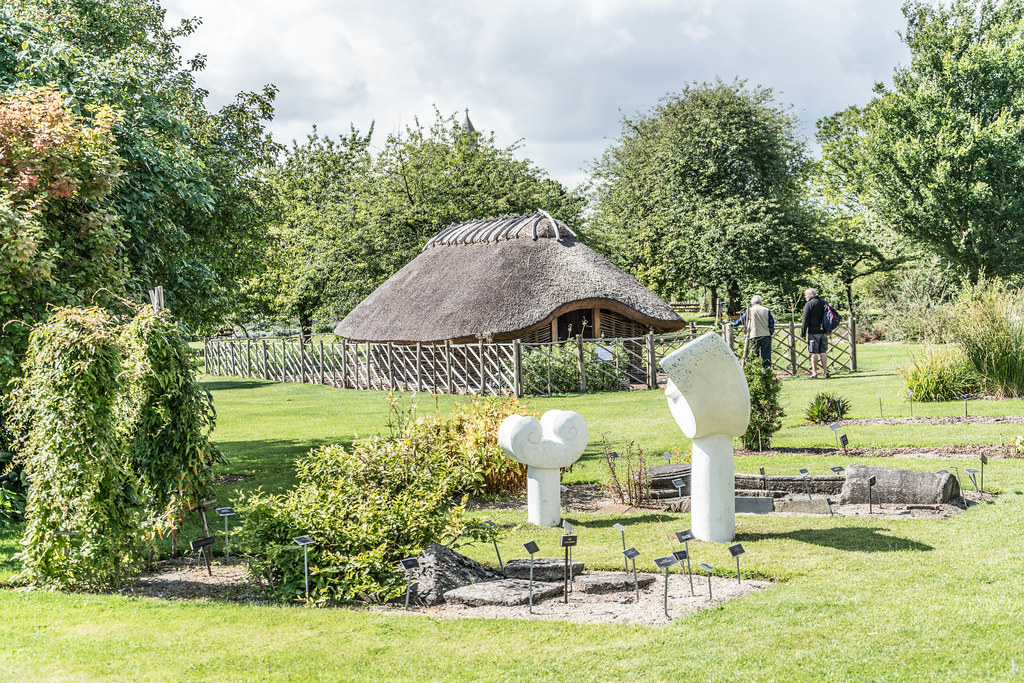 SCULPTURE IN CONTEXT 2015 AT THE NATIONAL BOTANIC GARDENS [UNOFFICIAL PREVIEW] REF-107353