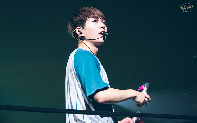 150927 Onew @ 'SHINee World Concert IV in Bangkok' 21782713891_6b7c7a6a31_z