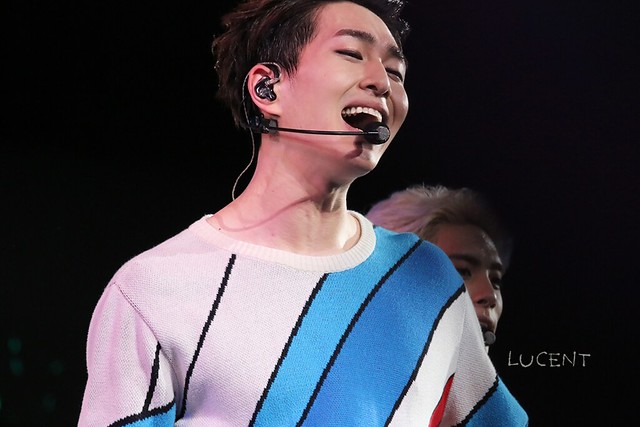 150816 Onew @ 'SHINee World Concert IV in Taipei' 20722183320_25ff6e3ae4_z