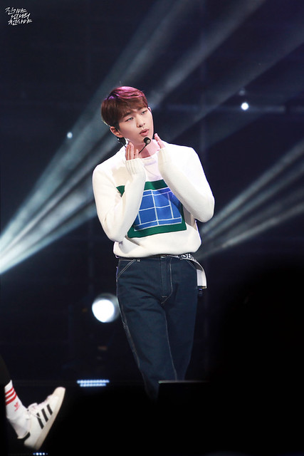 151125 Onew @ MBN Hero Concert 23288594343_3a350c8517_z