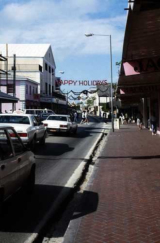 Bahamas 1988 (186) New Providence: Bay Street, Nassau • <a style="font-size:0.8em;" href="http://www.flickr.com/photos/69570948@N04/23882294306/" target="_blank">Auf Flickr ansehen</a>