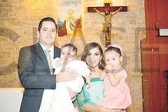 DSC_0001.- El pequeño “Tolito” fue bautizado. Aquí con sus papás, Héctor Martínez y Nathy Villarreal de Martínez y su hermana Anapaula.