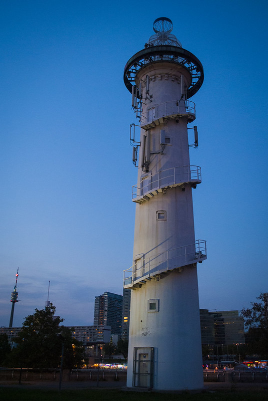 Donauinsel Lighthouse<br/>© <a href="https://flickr.com/people/104195746@N08" target="_blank" rel="nofollow">104195746@N08</a> (<a href="https://flickr.com/photo.gne?id=20812653952" target="_blank" rel="nofollow">Flickr</a>)