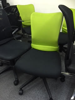 ♯10 オフィス椅子 9台緑と黒がありま...