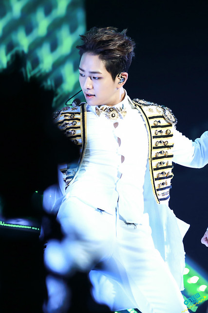 150816 Onew @ 'SHINee World Concert IV in Taipei' 20532643569_9c9be83aa5_z
