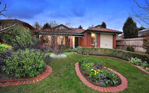 8 Armstrong Cl, Keilor East VIC 3033